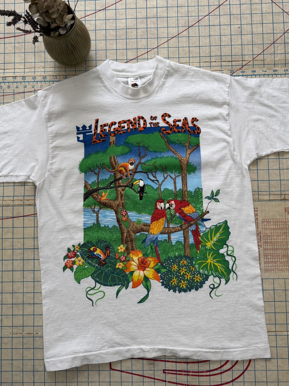 Vintage Vintage Legend of The Sea Animal Graphic Tee Size Large Whit Size US L / EU 52-54 / 3 - 4 Thumbnail
