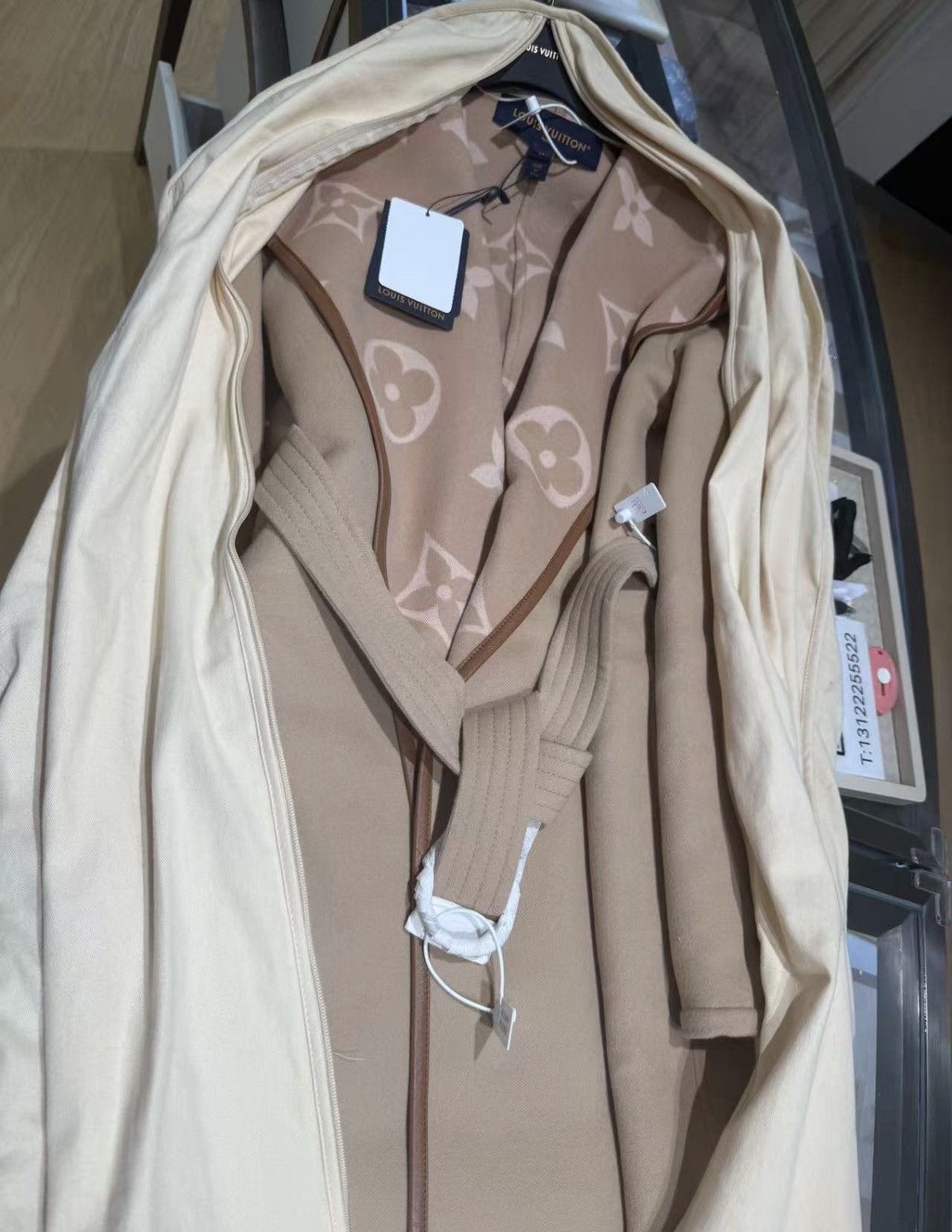 Louis Vuitton Brand New Louis Vuitton Cashmere Coat. Size XXS / US 00 / IT 34 - 1 Thumbnail