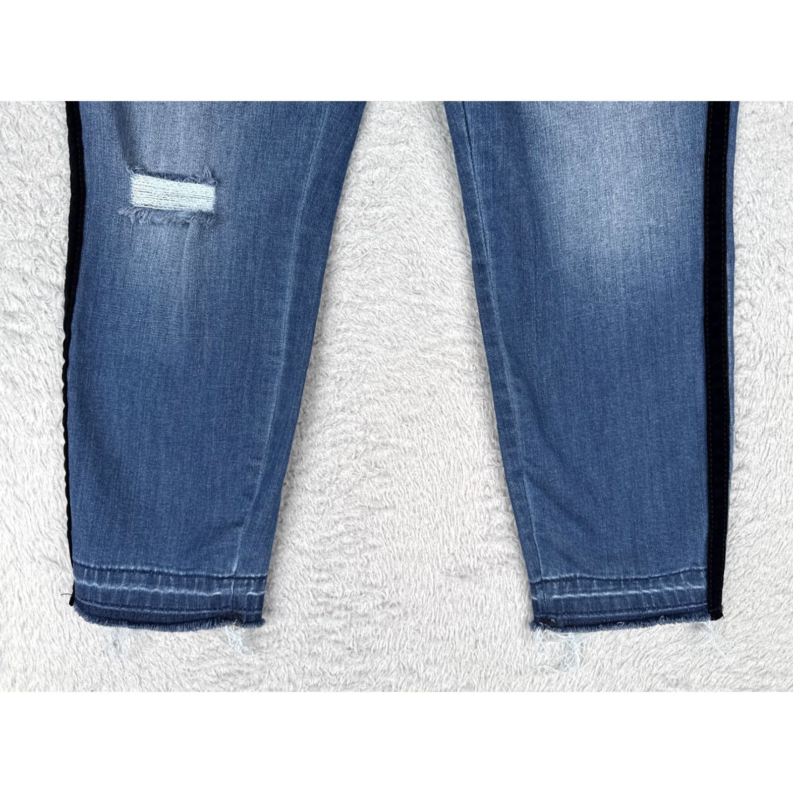 Vintage a.n.a A New Approach Jeans Womens 10 Blue Skinny Ankle Side Stripe Distressed Size 32" / US 10 / IT 46 - 2 Thumbnail