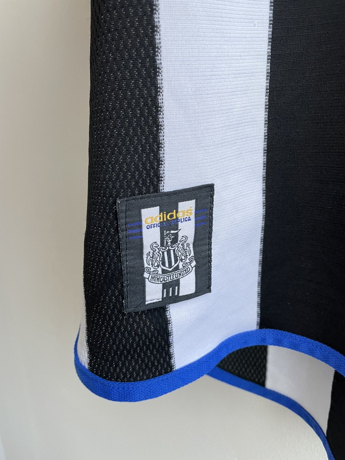 Adidas NEWCASTLE UNITED 1999 2000 HOME FOOTBAL SHIRT SOCCER JERSEY Size US XL / EU 56 / 4 - 4 Thumbnail