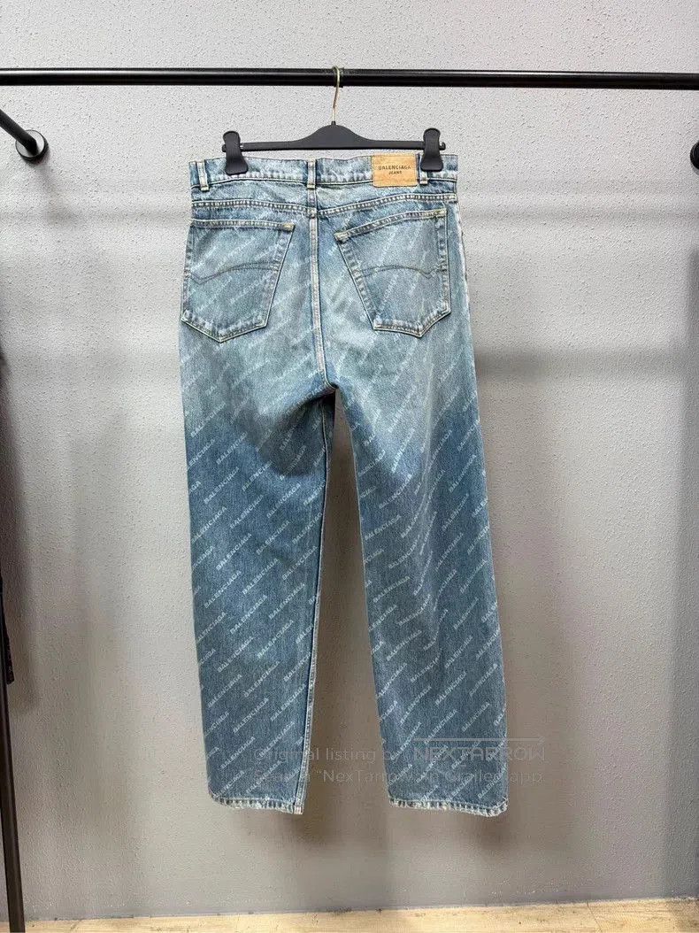 Balenciaga Balenciaga All-Over Print Bullet Screen Jeans. Size US 27 - 2 Thumbnail