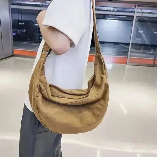 Japanese Brand Vintage Crossbody/Shoulder Bags Unisex Size ONE SIZE - 1 Thumbnail