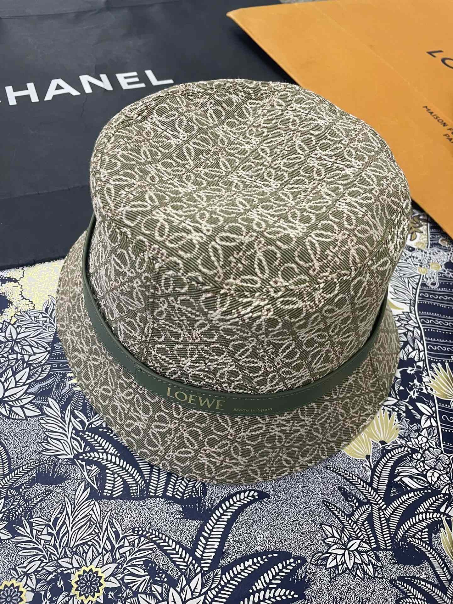 Loewe Loewe Green White Logo Bucket Hat Size ONE SIZE - 1 Thumbnail