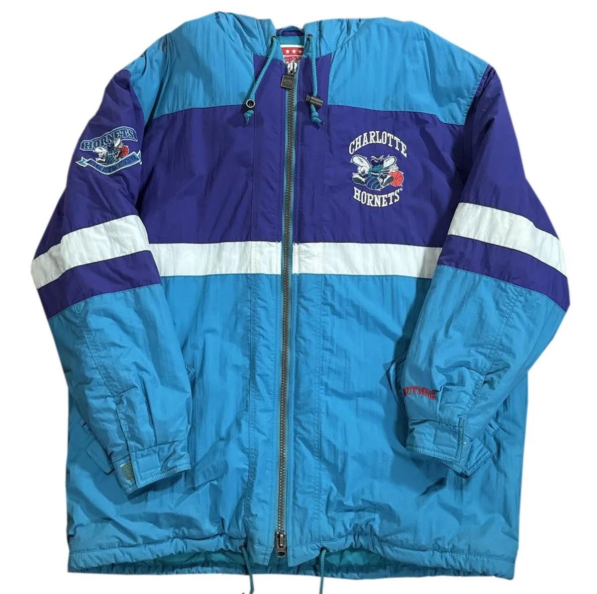 Nutmeg Vintage Nutmeg Mills Charlotte Hornets Hooded Winter Jacket Size US XL / EU 56 / 4 - 1 Thumbnail