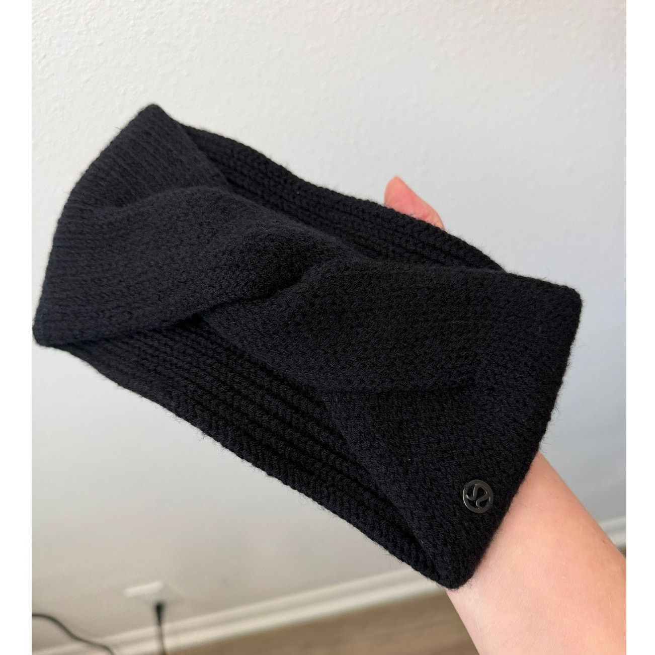 Lululemon Lululemon Twisted Bliss Earwarmer Black One Size Size ONE SIZE - 2 Thumbnail