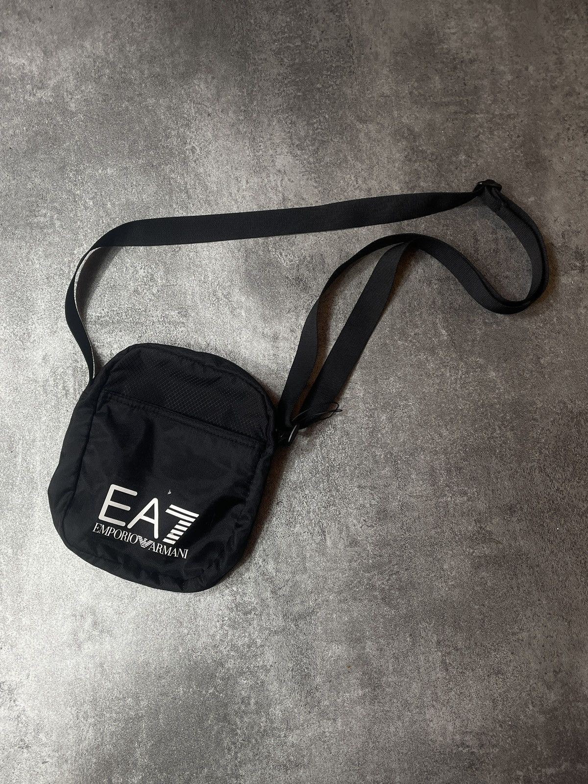 Emporio Armani 🔥Offers🔥Emporio Armani Shoulder Bag Streetwear Hype Drill Size ONE SIZE - 1 Thumbnail