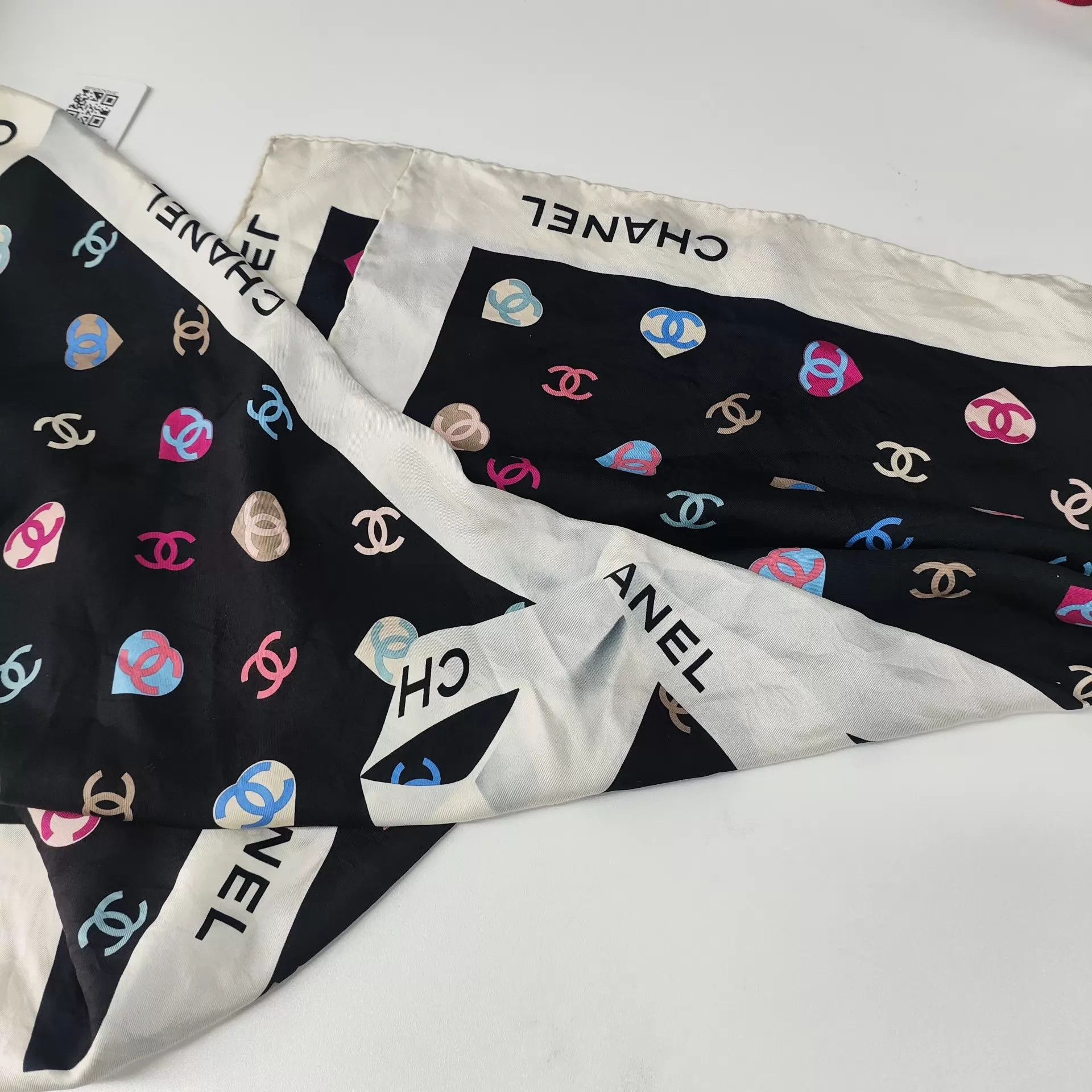 Chanel Chanel colorblocked silk scarf 90x90 Size ONE SIZE - 2 Thumbnail