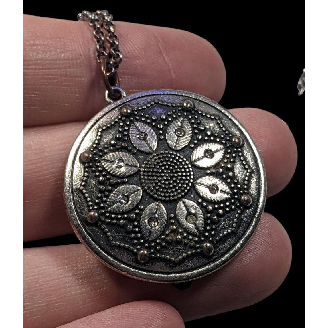 American Eagle Outfitters Bohemian Vintage Y2K AEO Floral Engraved Silver Tone Pendant Size ONE SIZE - 2 Thumbnail