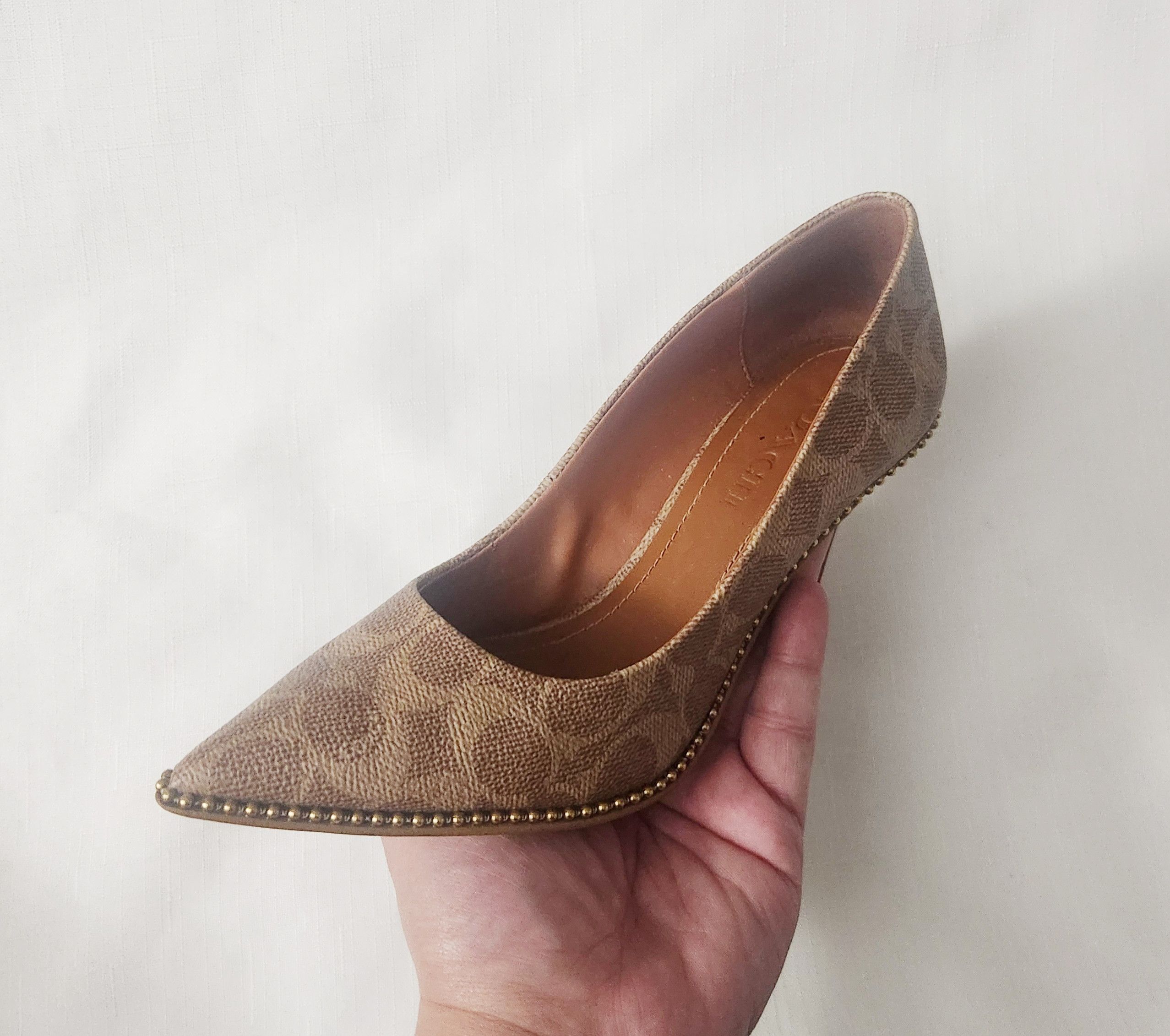 COACH Waverly Pump with Beadchain Women Size 6 B Tan (G4374)