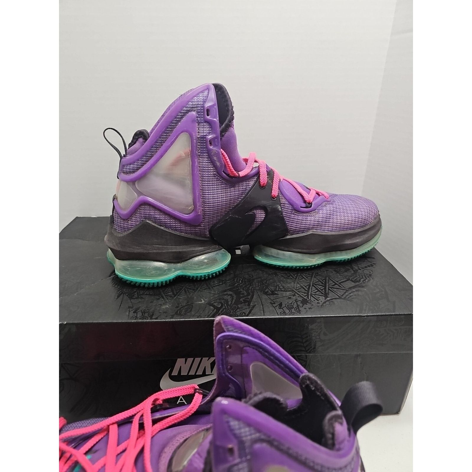 Nike Nike LeBron XIX Wild Berry/Hyper Pink Men's SIZE 10.5 W/ BOX Size US 10.5 / EU 43-44 - 6 Thumbnail