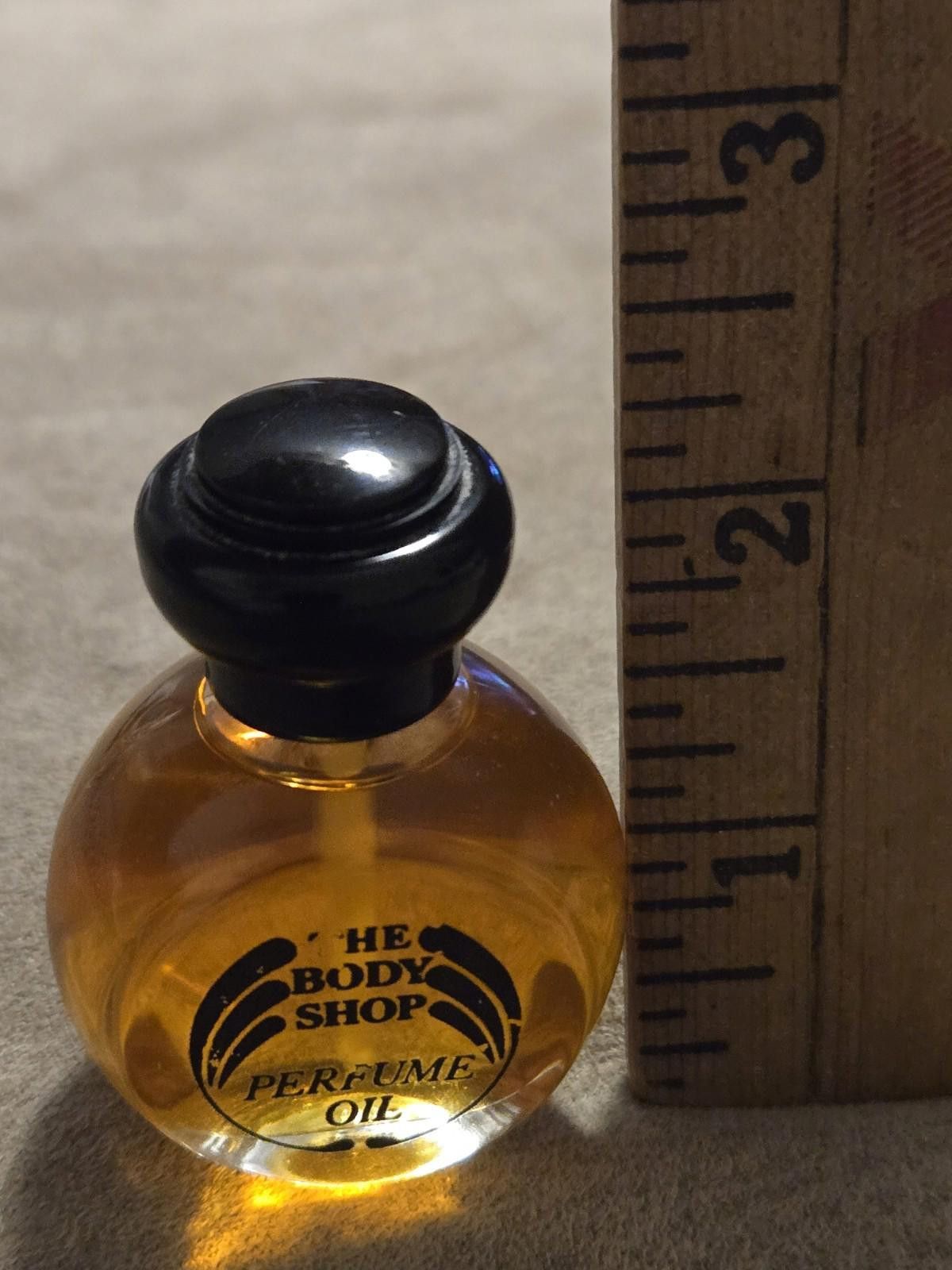 Other Vintage The Body Shop Tea Rose Perfume Oil Discontinued Rare Size ONE SIZE - 4 Thumbnail