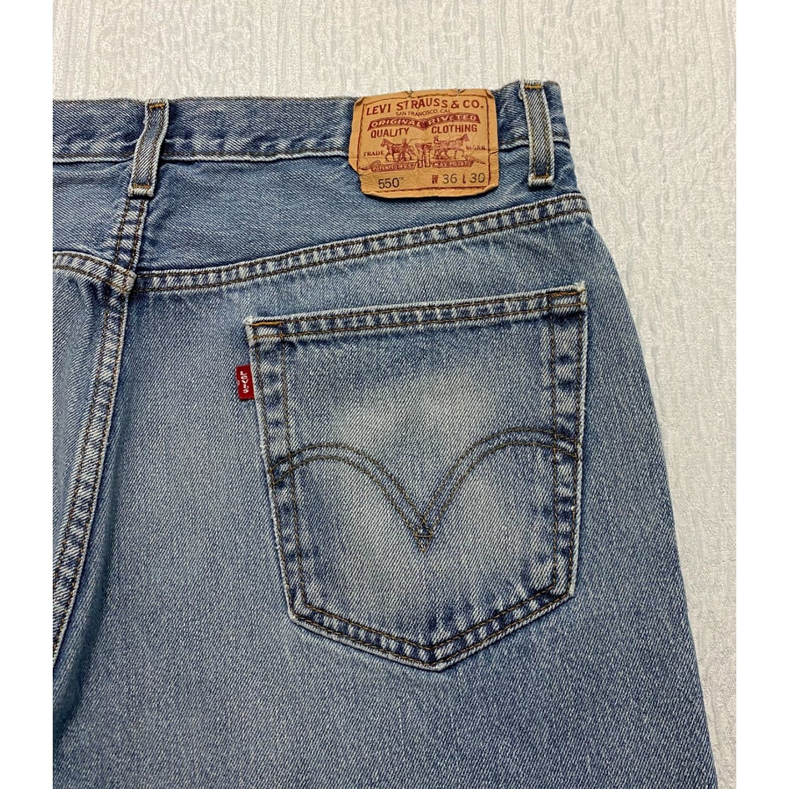 Levi's VINTAGE Levi's 550 Jeans Mens 36×30 Blue Relaxed Fit 5-Pocket Denim Straight Classic 100% Cotton Modern Whiskers Size US 36 / EU 52 - 3 Thumbnail