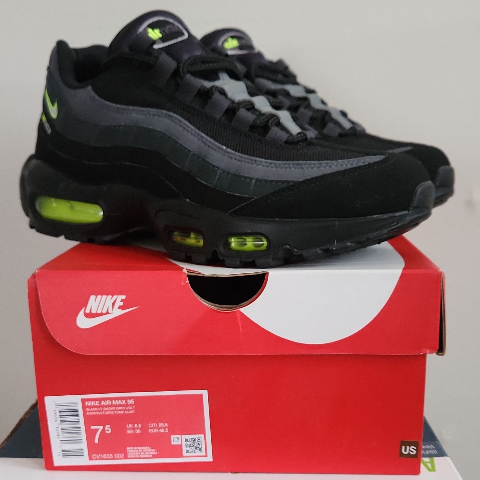 Nike Nike AM95 Smoke/Volt Size US 7.5 / EU 40-41 - 1 Thumbnail