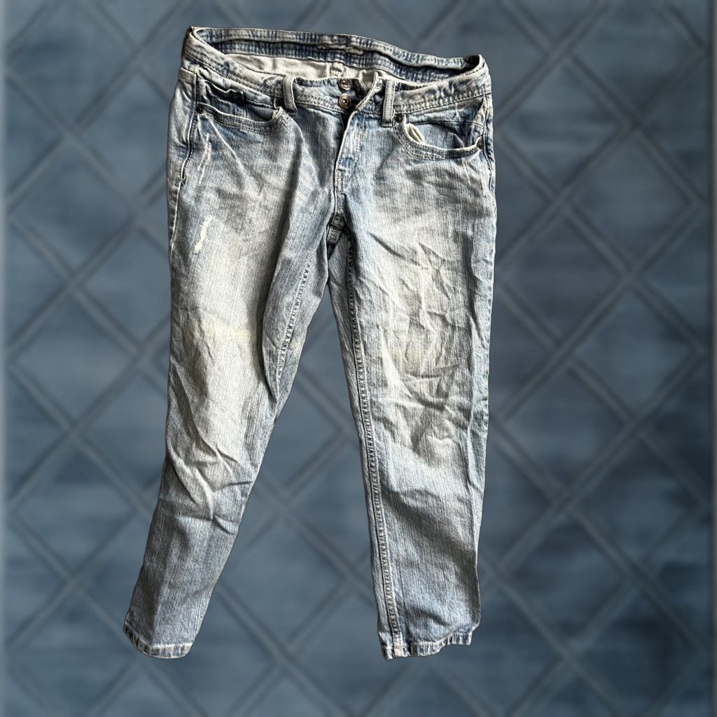 Aeropostale Aeropostale Women's Jeans Size 5/6 Capris Distressed Cropped Light Wash Junior's Size 27" / US 4 / IT 40 - 1 Thumbnail