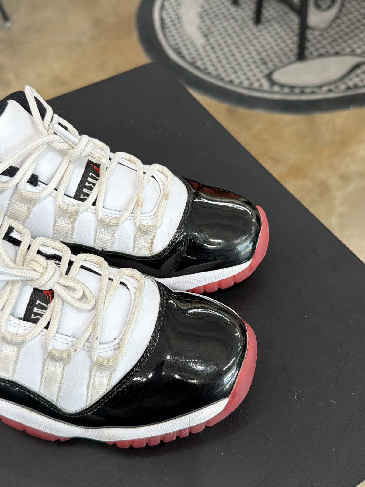 Jordan Brand Air Jordan 11 Low Concord Bred Size 5Y (2020) Size US 5 / EU 37 - 8 Thumbnail