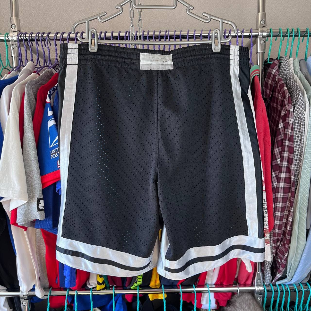 NBA × Nike × Vintage Vintage 90s Nike Reversible Basketball Shorts 2in1 Size US 36 / EU 52 - 9 Thumbnail