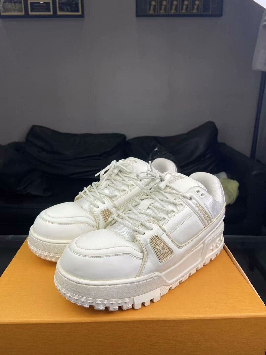 Louis Vuitton Louis Vuitton Training White Lowtop Sneakers 8.5 Men Size US 8.5 / EU 41-42 - 1 Thumbnail