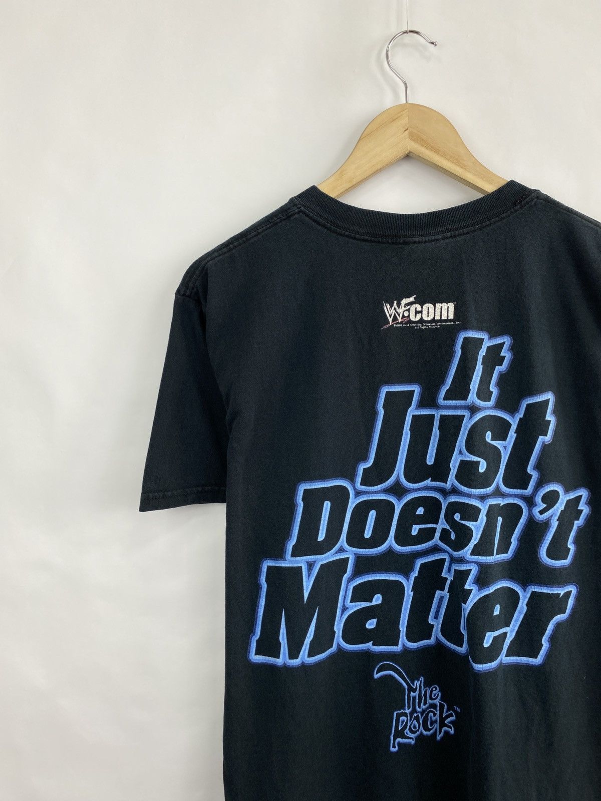WWE 💀 Vintage 2000 The Rock Says It Doesn’t Matter T-Shirt WWE Size US L / EU 52-54 / 3 - 7 Thumbnail