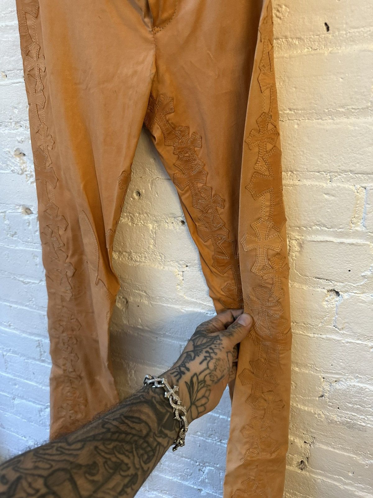 Chrome Hearts Chrome Hearts FLOODED CROSS LEATHER JEANS PEACH Size 26" / US 2 / IT 38 - 12 Thumbnail