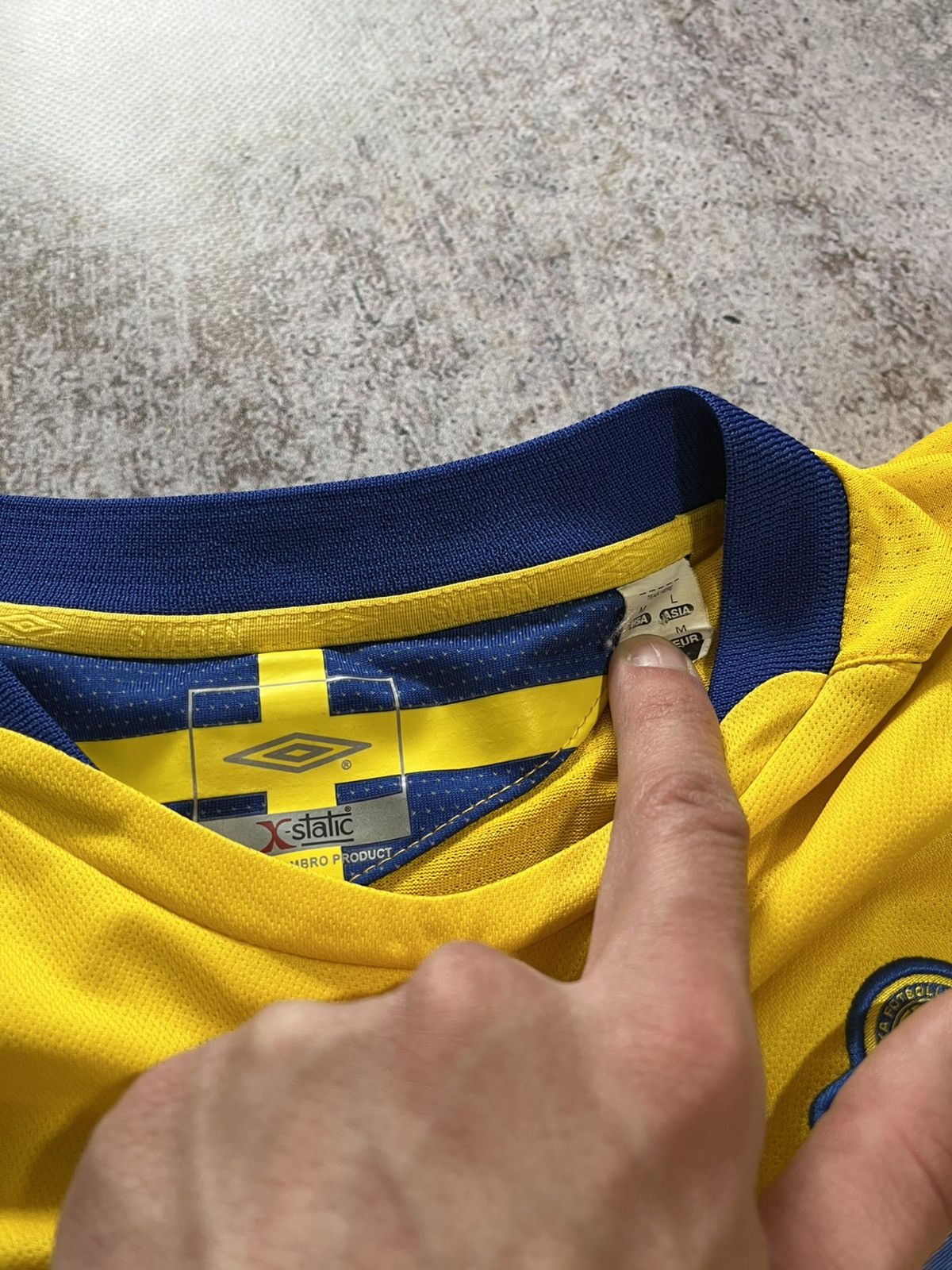 Umbro Sweden Umbro Soccer shirt Jersey 2005-2006 season home🇸🇪 Size US M / EU 48-50 / 2 - 5 Thumbnail
