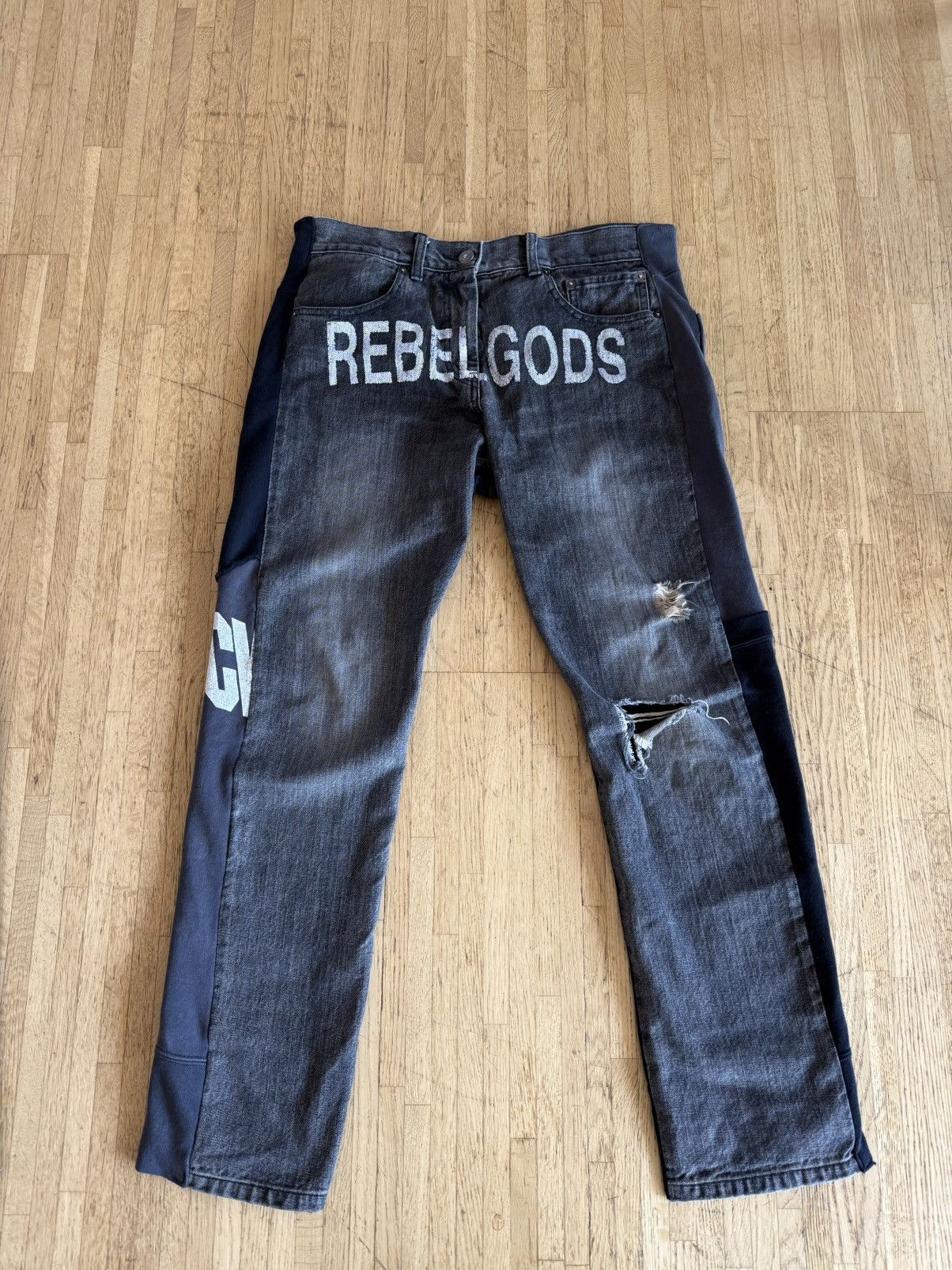 Undercover Undercover Rebelgods AW02 Witches cell division Size US 30 / EU 46 - 1 Thumbnail