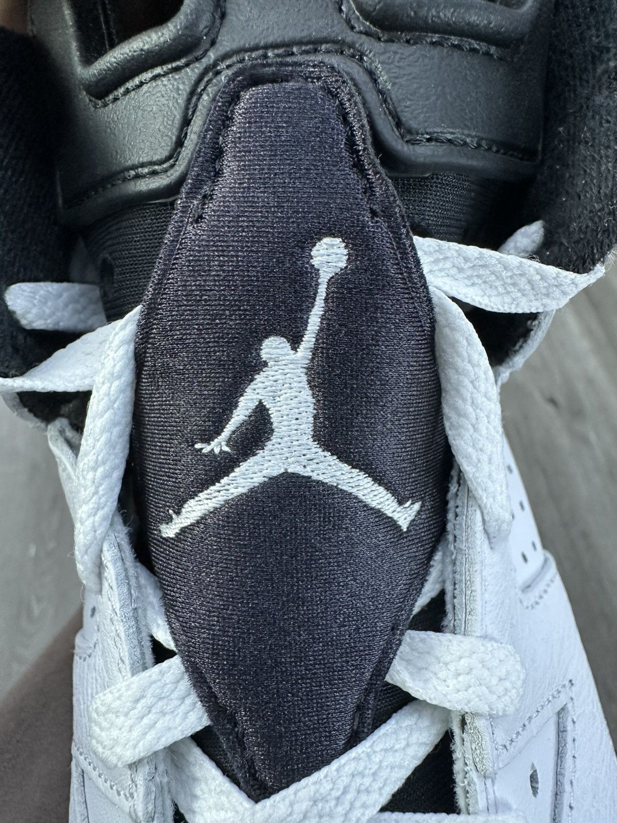 Jordan Brand Air Jordan 6 Retro “Reverse Oreo” **PRE-OWNED** Size US 8.5 / EU 41-42 - 6 Thumbnail