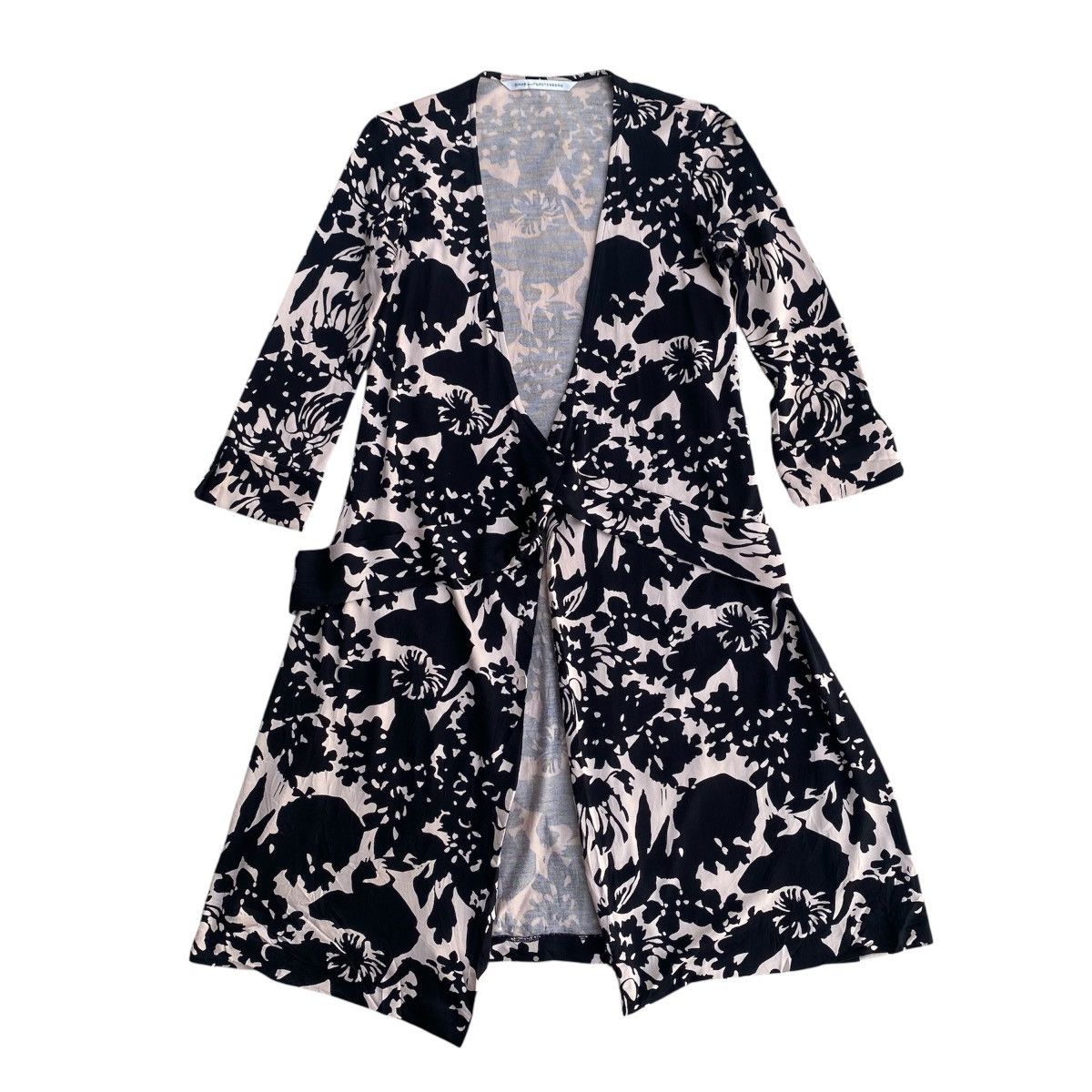 Diane von Furstenberg ‼️LAST DROP‼️Diane von Furstenberg Silk WrapDress Floral Print Size XS / US 0-2 / IT 36-38 - 2 Thumbnail