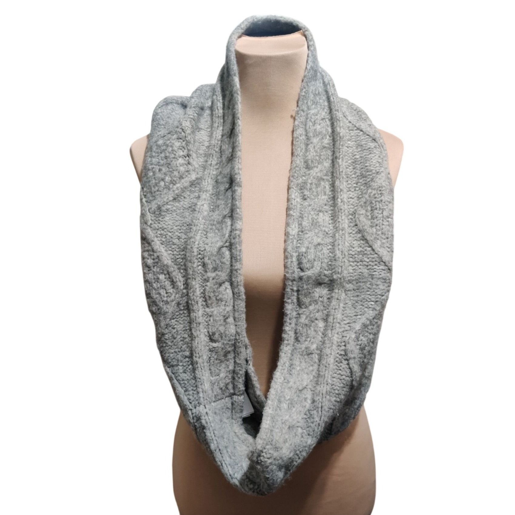 Old Navy Old Navy Gray Cable Knit Infinity Scarf Cozy Chunky Soft War Size ONE SIZE - 1 Thumbnail