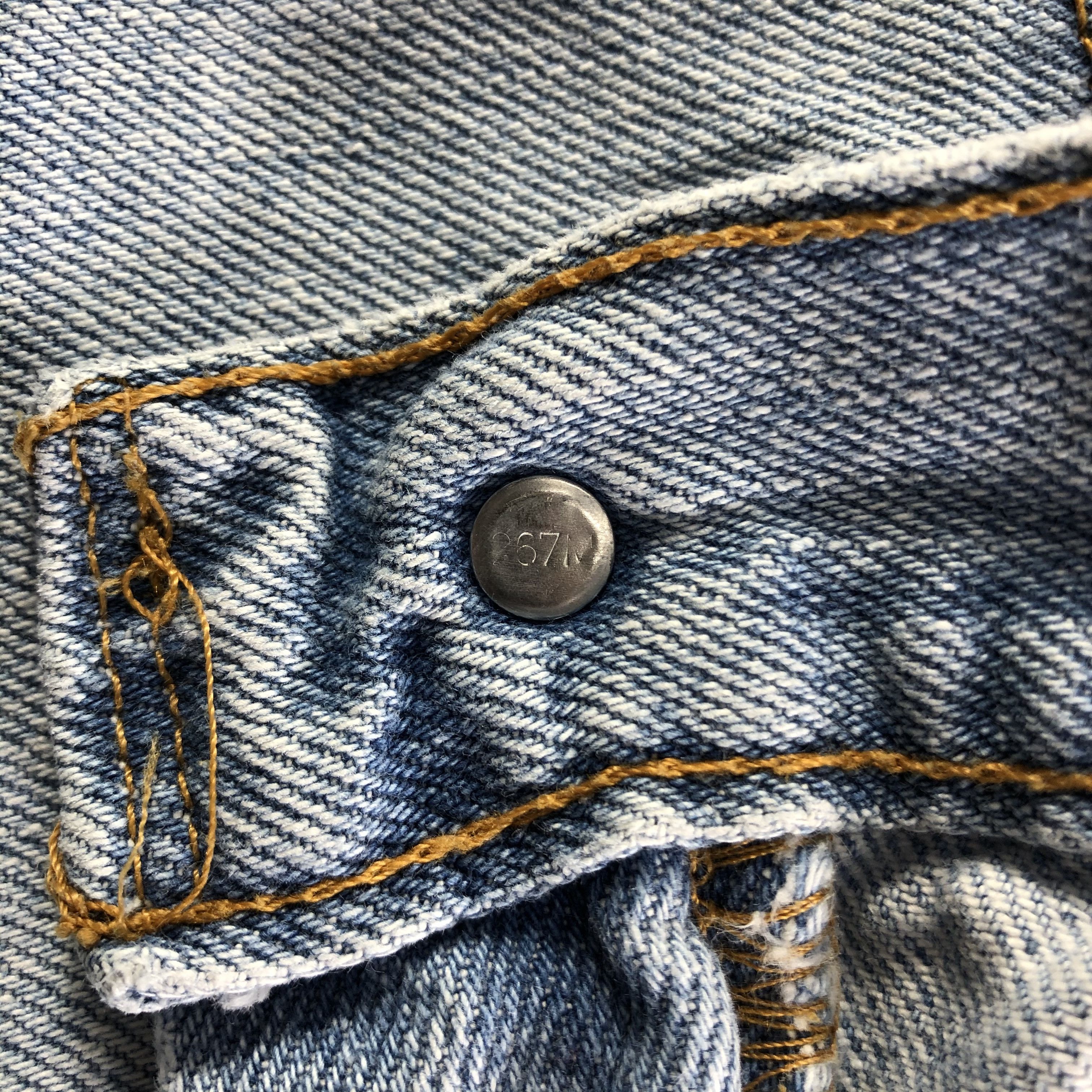 Levi's × Vintage Vintage Light Wash Levis 505 Jeans-JM3394 Size US 33 - 8 Thumbnail