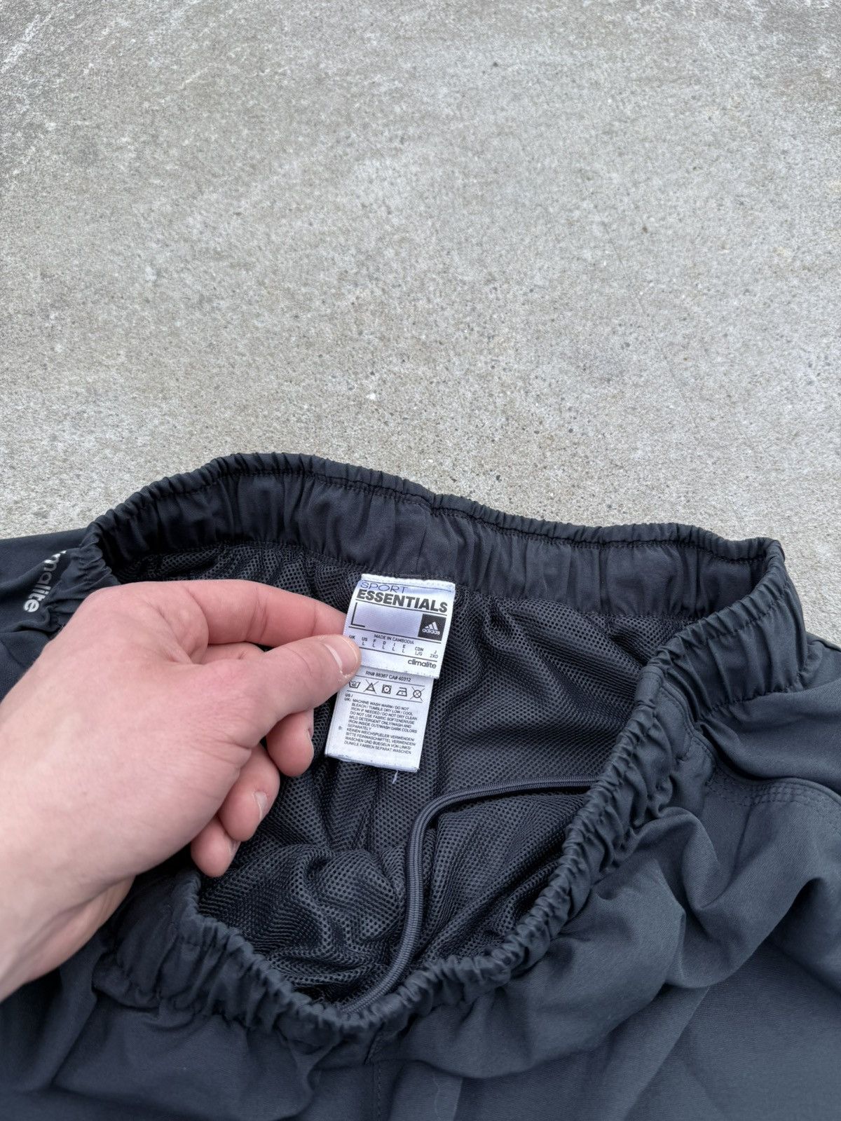 Adidas Vintage adidas Y2K streetwear buggy wide oversized shorts Size US 33 - 10 Thumbnail