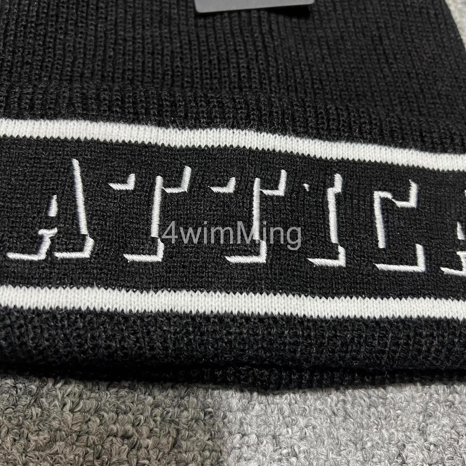 Undefeated UndefeatedEmbroideredKnittedBeanieThreecolors in stock Q7 Size ONE SIZE - 8 Thumbnail