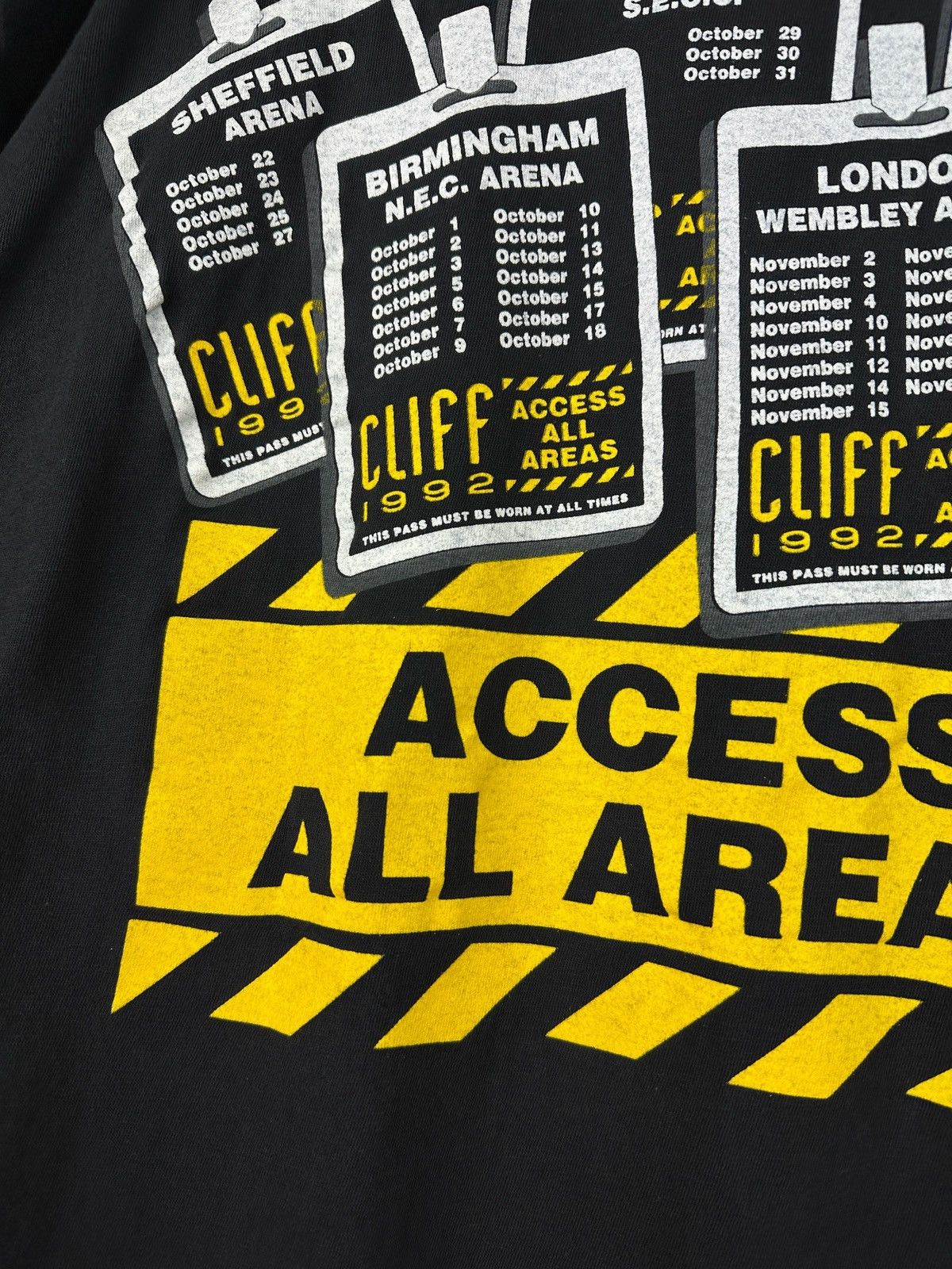 Band Tees Vintage 1992 Cliff Richard Access All Areas Tour T-Shirt Size US XL / EU 56 / 4 - 14 Thumbnail