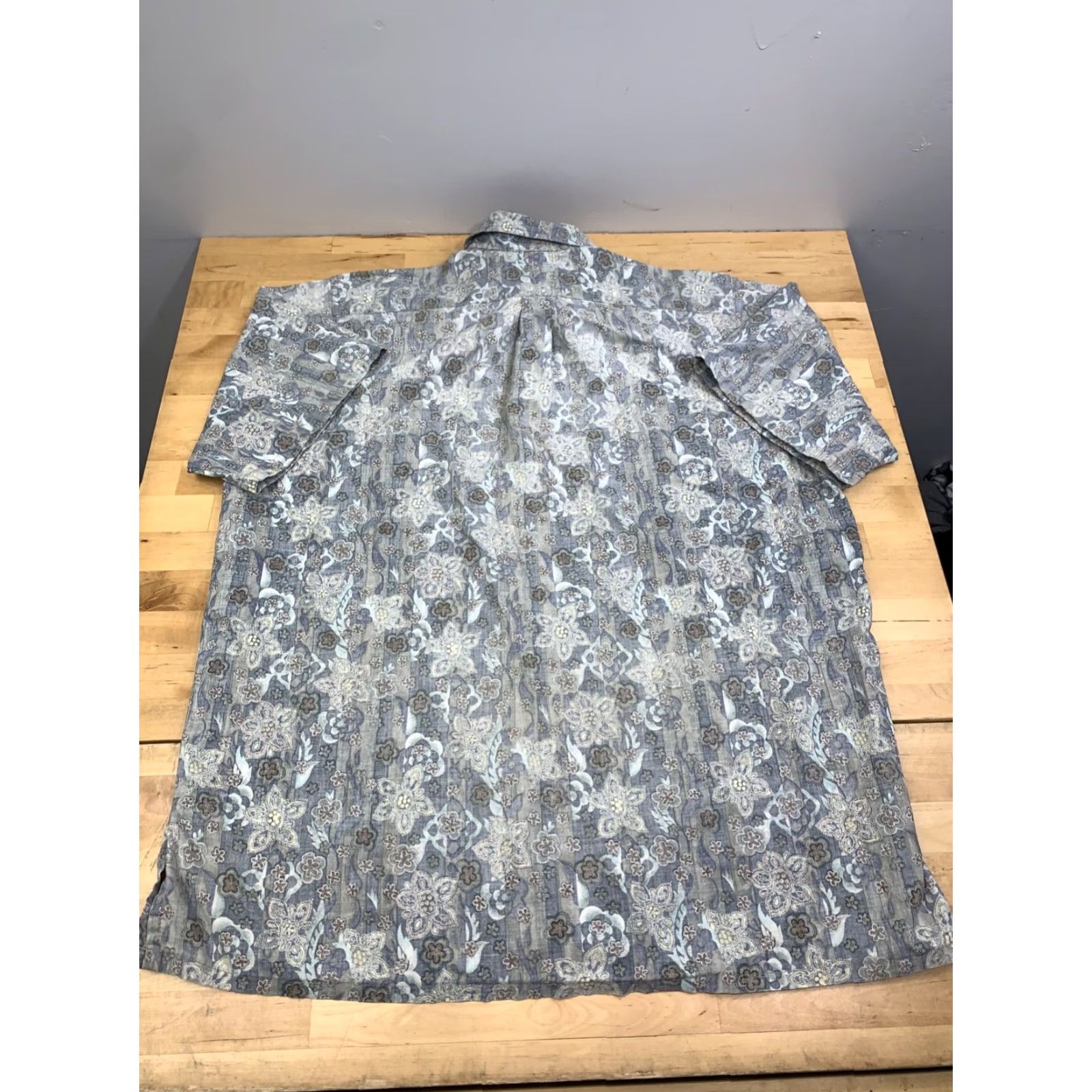 Vivobarefoot Go Barefoot Hawaiian Shirt Mens XL Blue Paisley 1/4 Button Short Sleeve Collared Button-Up Size US XL / EU 56 / 4 - 7 Thumbnail