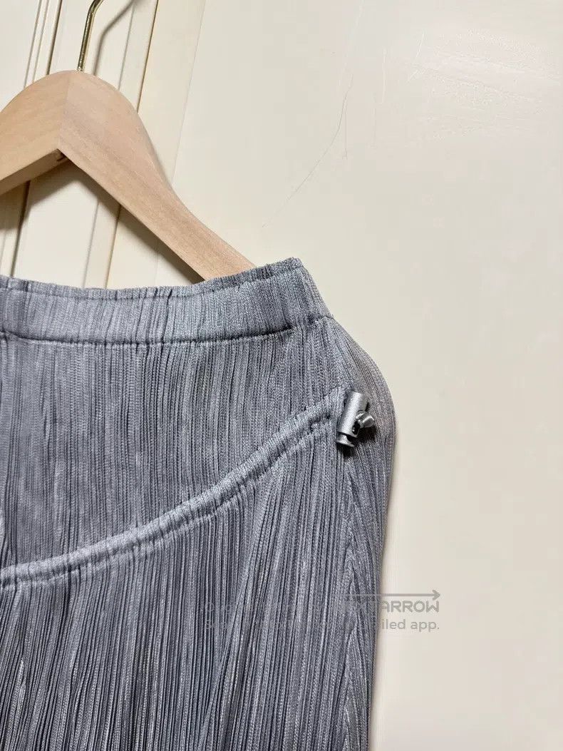 Issey Miyake Issey Miyake Gray Ruched Midi Skirt Size 26" / US 2 / IT 38 - 2 Thumbnail