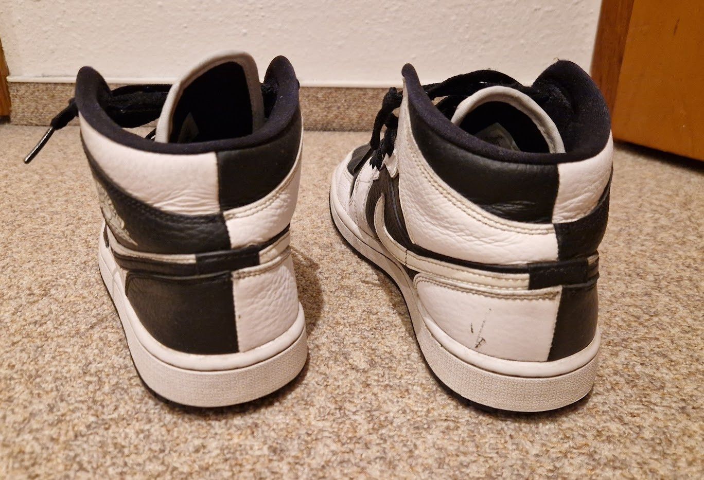 Jordan Brand Air Jordan 1 Mid Invert Black White Size US 9 / IT 39 - 6 Thumbnail