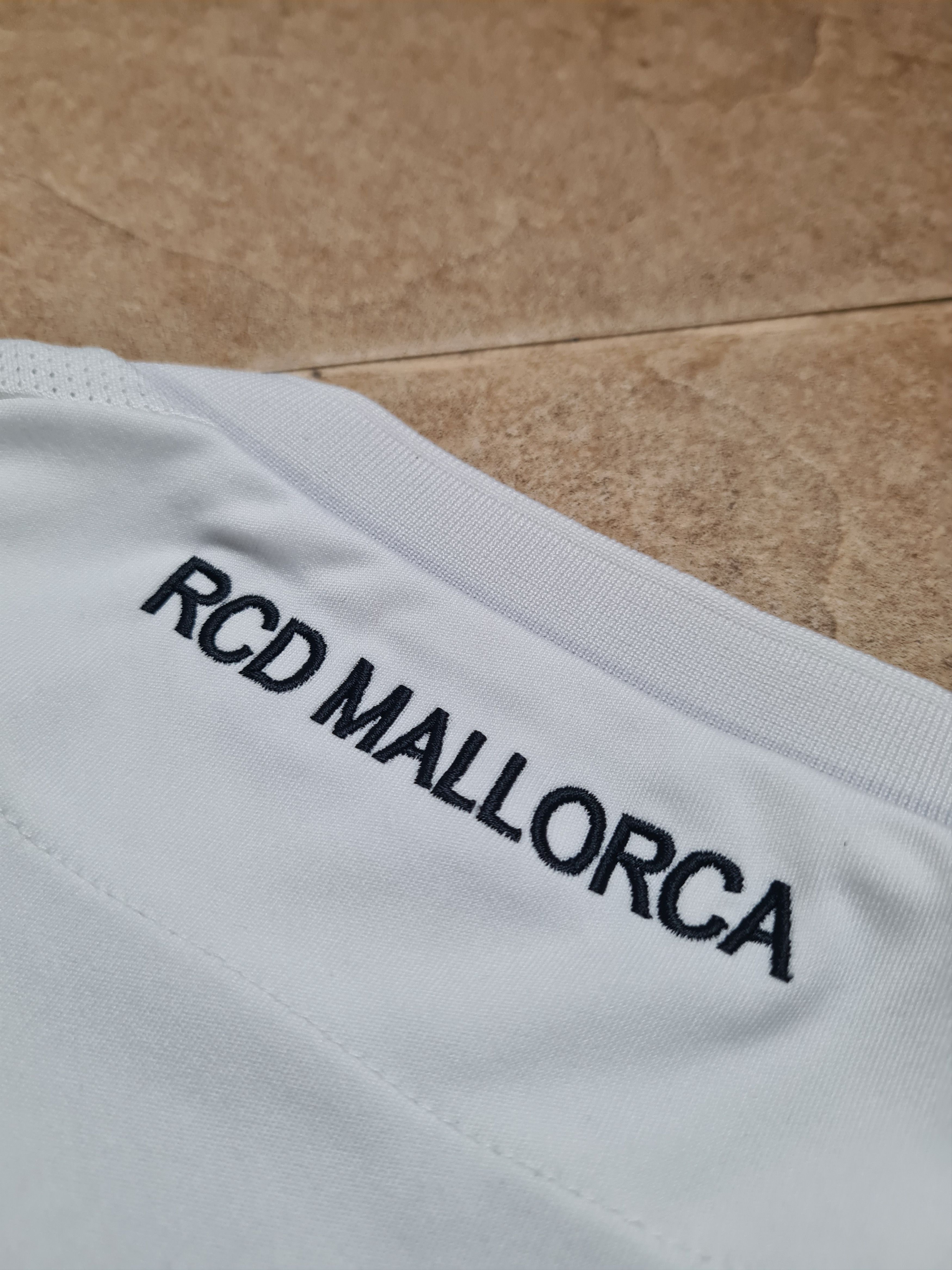 Macron MACRON WHITE REAL MALLORKA 2015/2016 AWAY FOOTBALL SHIRT Size US L / EU 52-54 / 3 - 7 Thumbnail