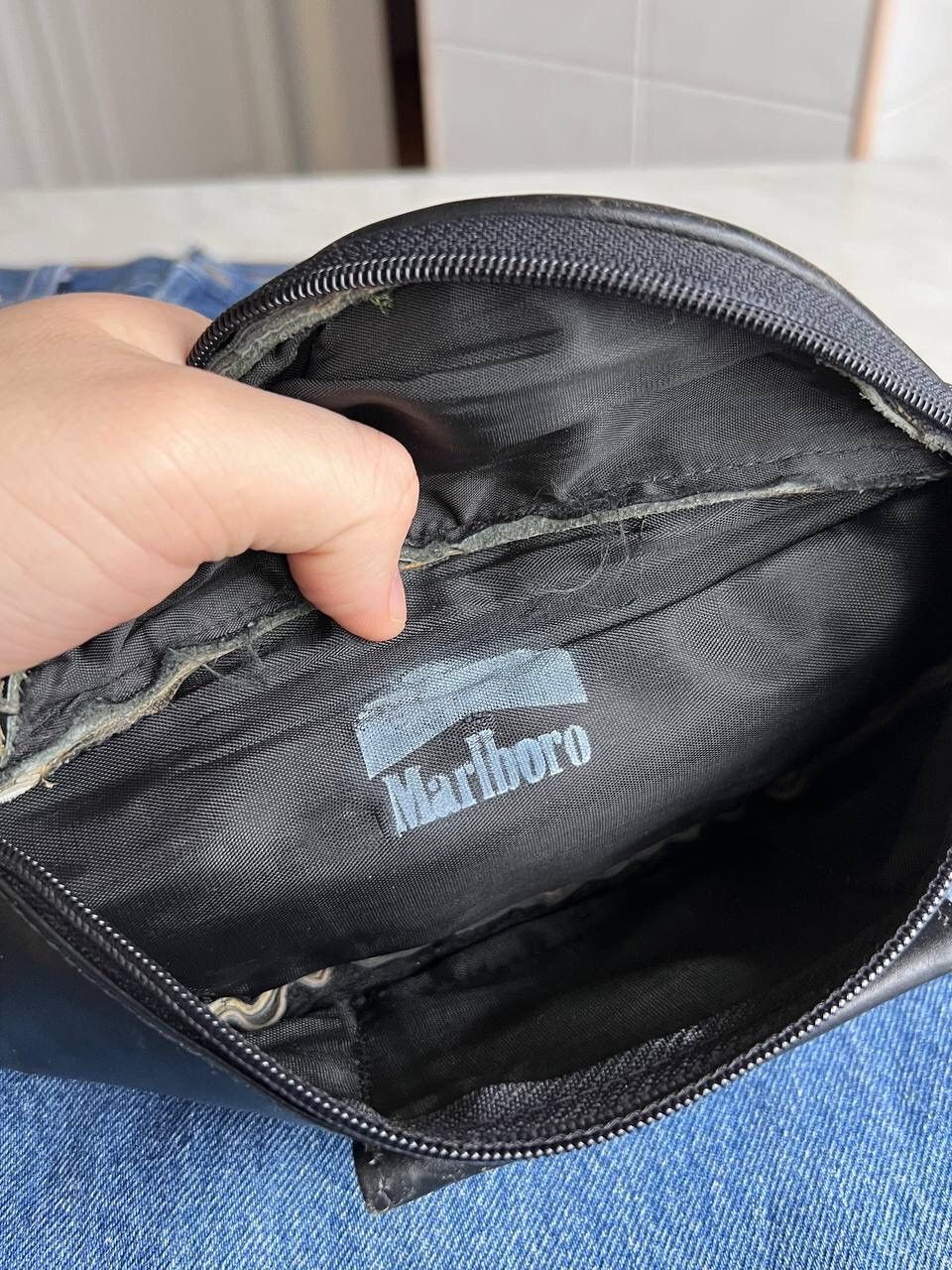 Marlboro × Vintage Vintage 90s Marlboro leather bag messenger black vintage Size ONE SIZE - 16 Thumbnail