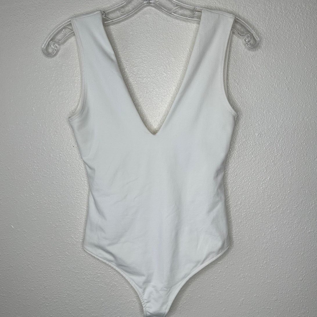 Free People NWT Free People White Deep V-Neck Sleeveless Bodysuit XS Size XS / US 0-2 / IT 36-38 - 1 Thumbnail