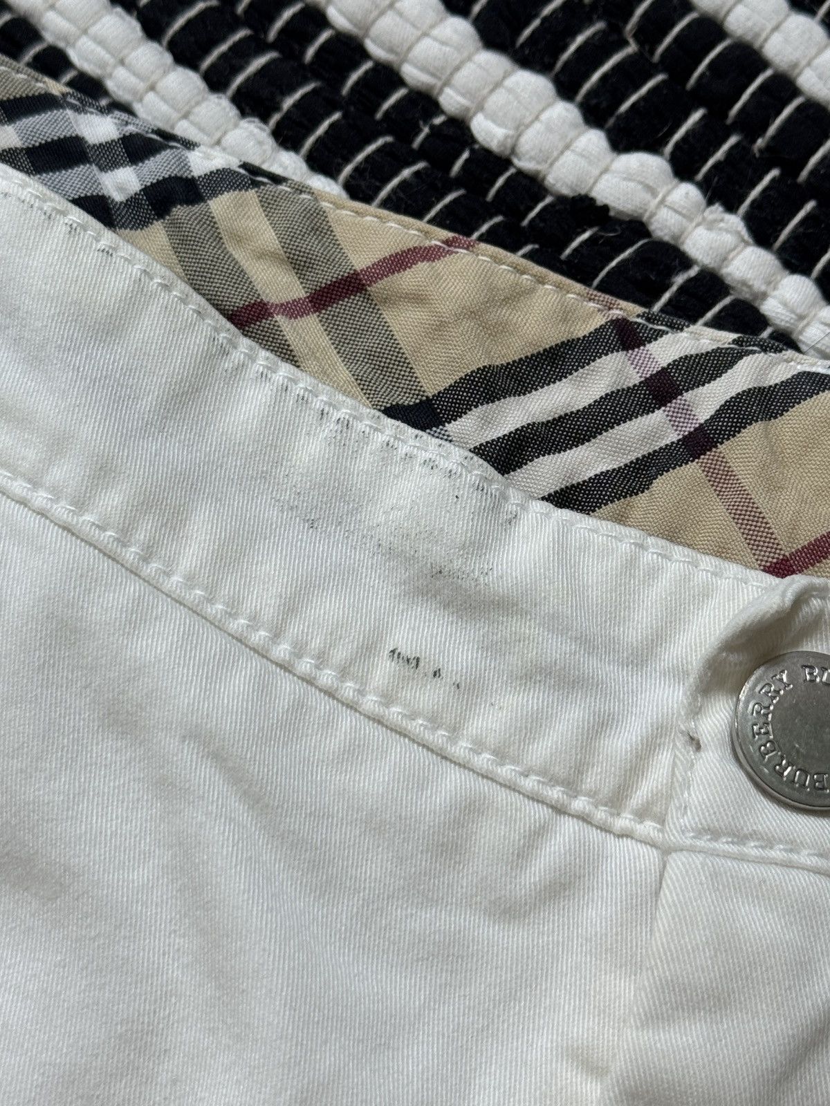 Burberry VINTAGE BURBERRY 2000s RED LABEL SHORTS Size 30" / US 8 / IT 44 - 9 Thumbnail