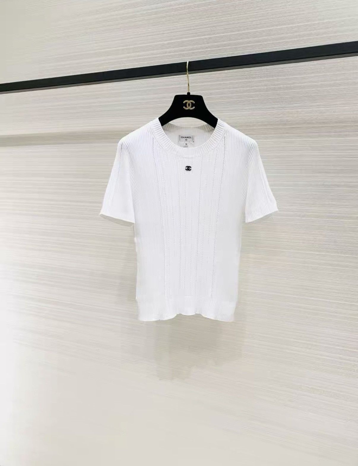 Chanel Chanel Classic White Short Sleeve Knit Top J33 Size XS / US 0-2 / IT 36-38 - 1 Thumbnail