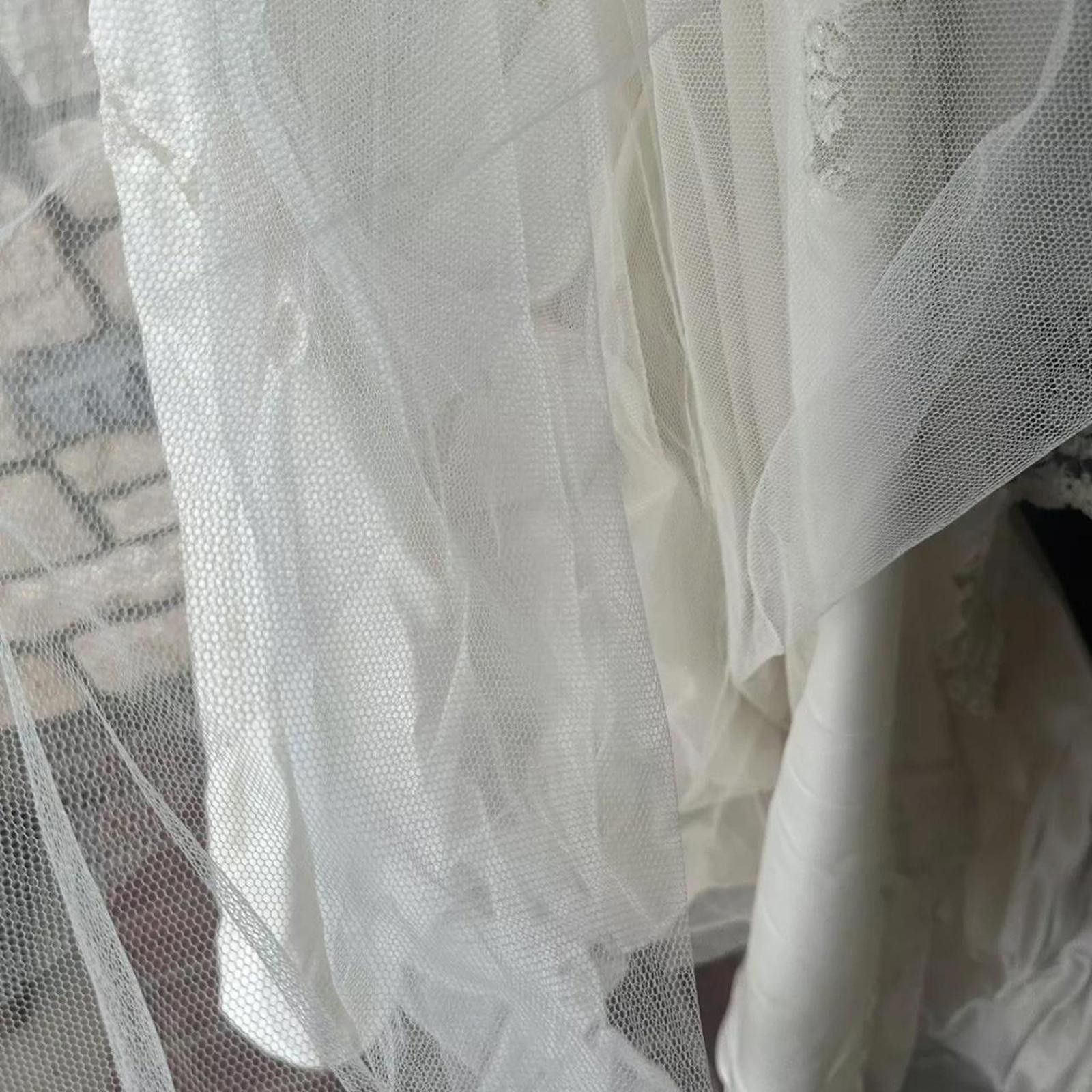 Other 1980s vintage lace and satin wedding dress #80swedding Size M / US 6-8 / IT 42-44 - 7 Thumbnail
