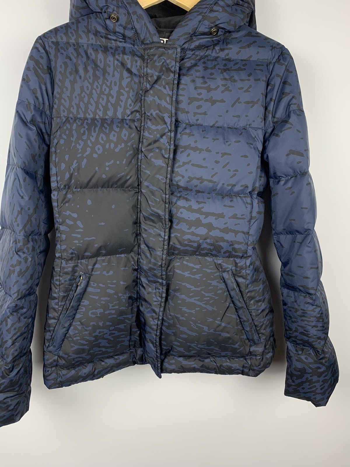 Iceberg Vintage Iceberg Puffer Down Jacket Hooded Abstract Pattern Size XS / US 0-2 / IT 36-38 - 3 Thumbnail