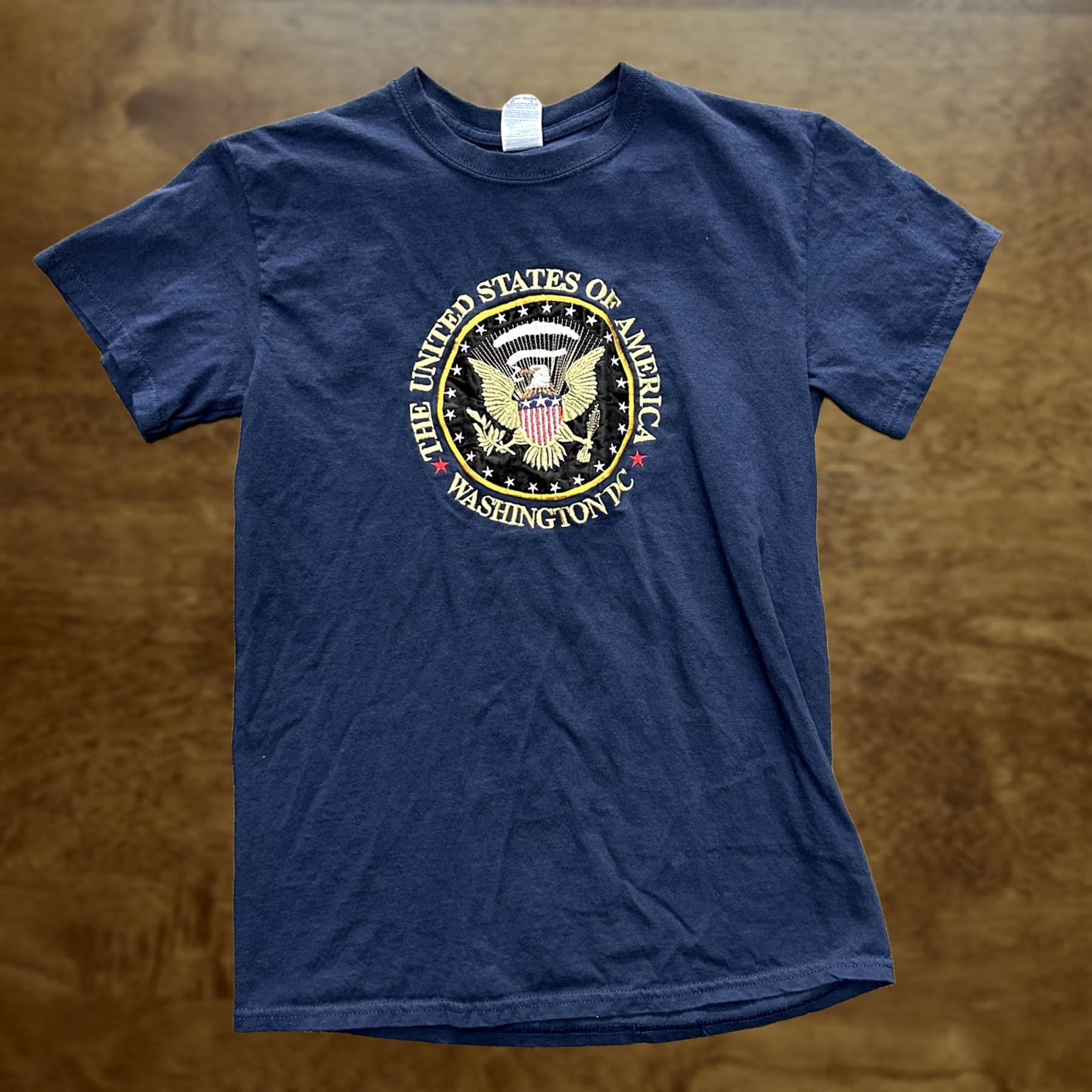 Gildan VINTAGE United States Of America Shirt Mens Small Navy Washington DC Seal Graphic Tee Size US S / EU 44-46 / 1 - 1 Thumbnail