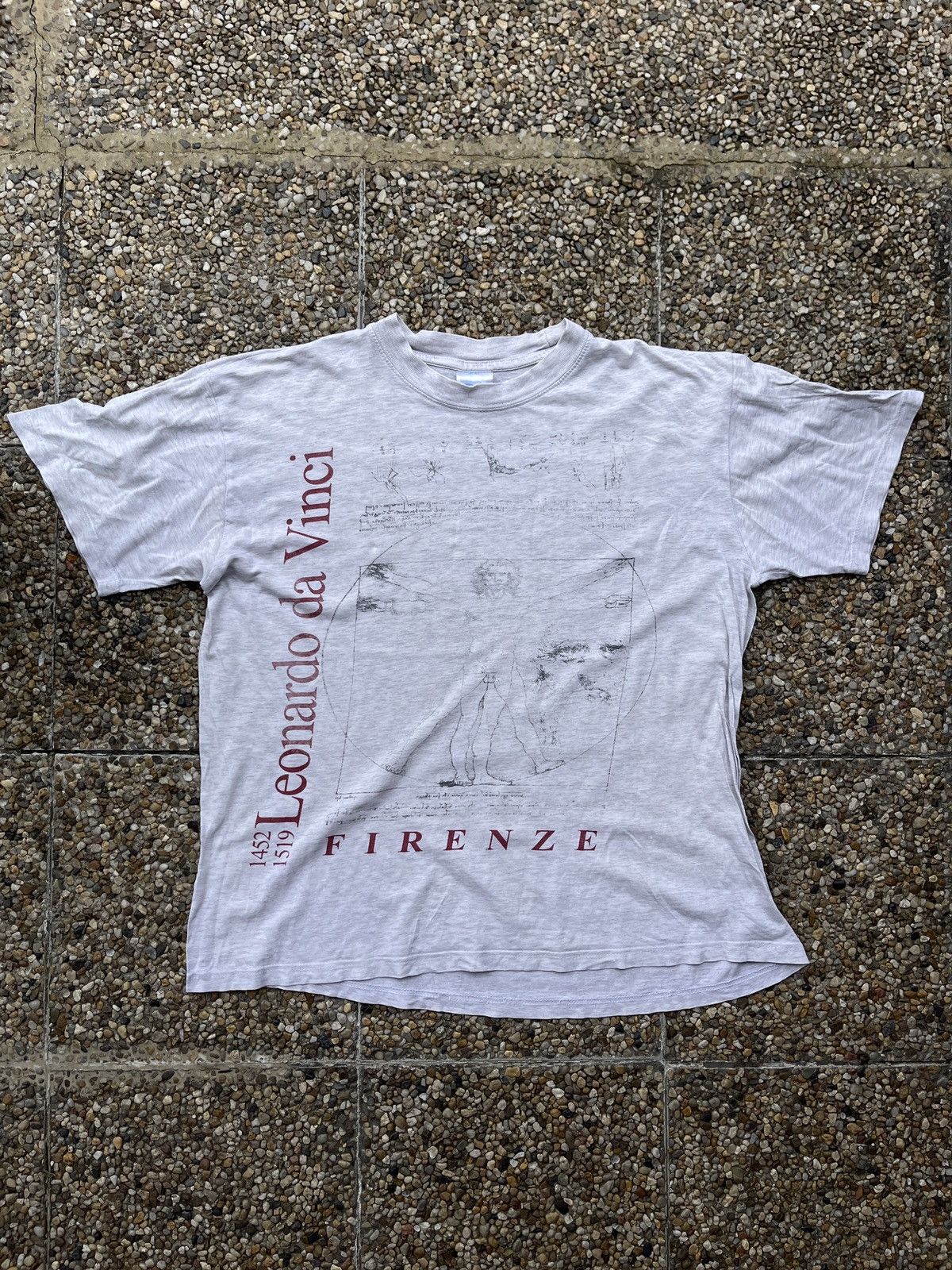 Vintage Vintage 90s Leonardo Da Vinci Vitruvian Man T-Shirt Size US XL / EU 56 / 4 - 1 Thumbnail