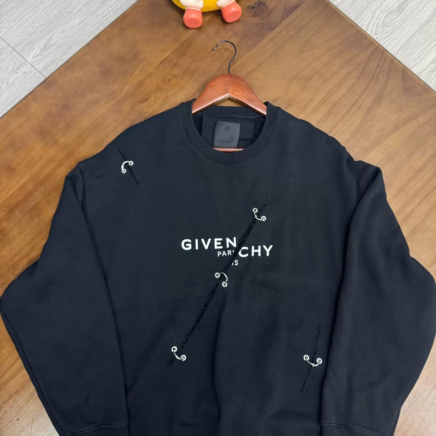 Givenchy Givenchy Lock Detail Distressed Hoodie Black XXS Size US XXS / EU 40 - 5 Thumbnail