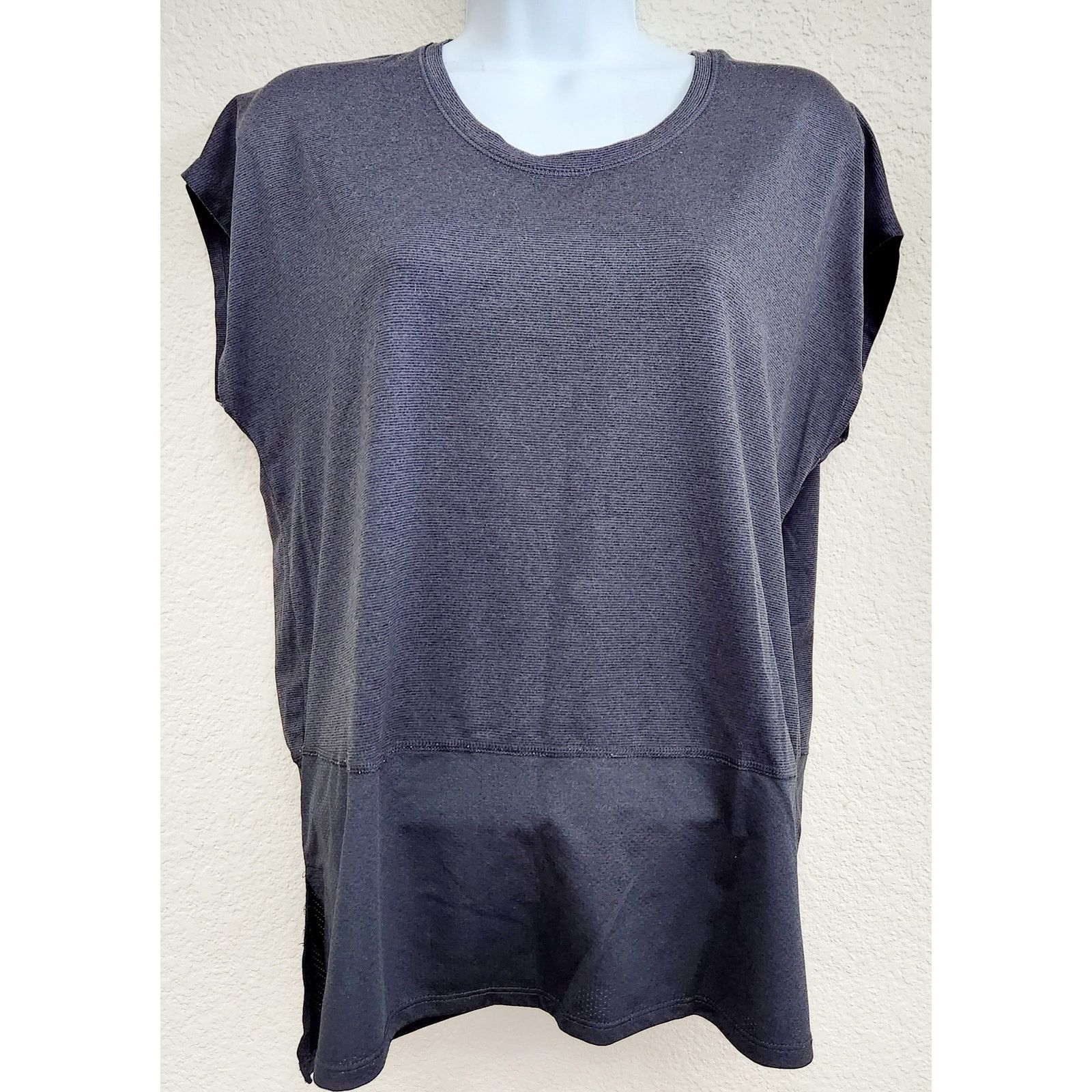 Other Well + Calm Gray Charcoal Short Cap Sleeves Top Medium Soft Size M / US 6-8 / IT 42-44 - 1 Thumbnail