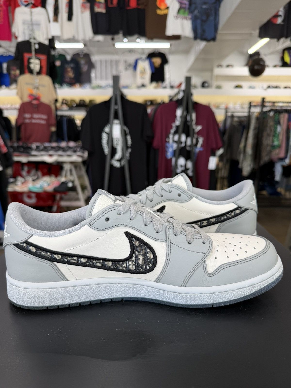 Dior × Jordan Brand Air Jordan 1 Low Dior Size 9 (2020) Size US 9 / EU 42 - 3 Thumbnail