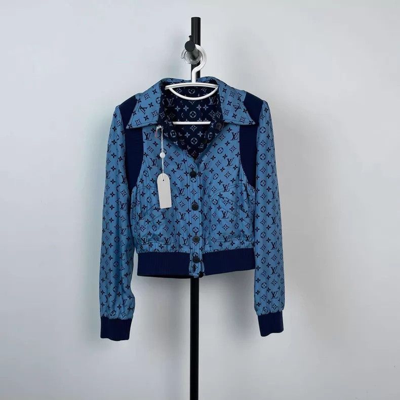 Louis Vuitton Louis Vuitton Blue full-print double-sided mulberry silk j Size XS / US 0-2 / IT 36-38 - 1 Thumbnail