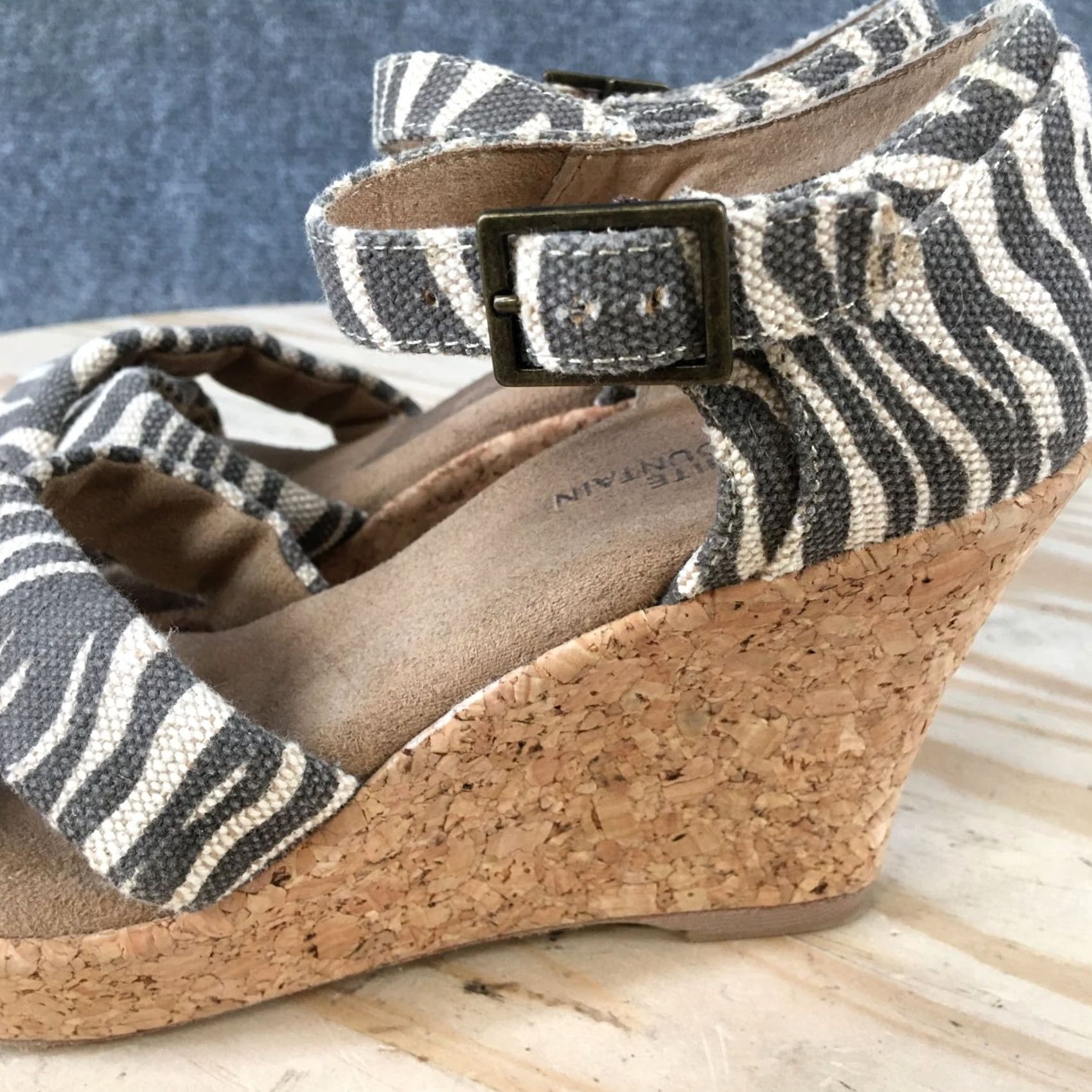Vintage White Mountain Outshine Sandals Strappy Cork Wedge Gray White Womens 5.5M Shoes Size US 6 / IT 36 - 7 Thumbnail
