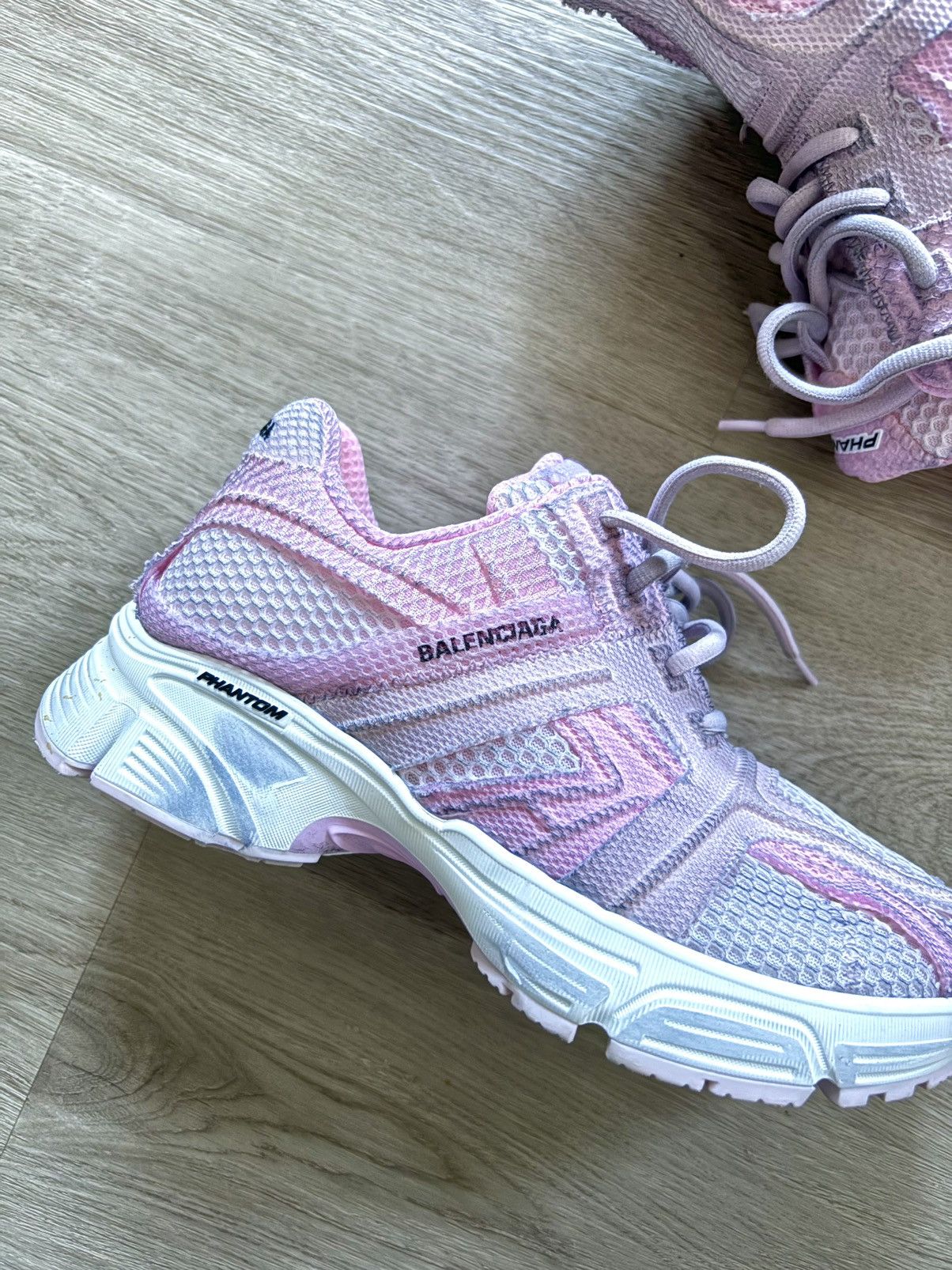 Balenciaga ꜱᴏʟᴅ Balenciaga Phantom Sneakers Size US 8 / IT 38 - 2 Thumbnail